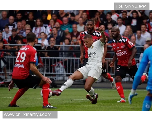 勒芒与甘冈的精彩对决揭示法甲联赛的激烈竞争与球队实力对比